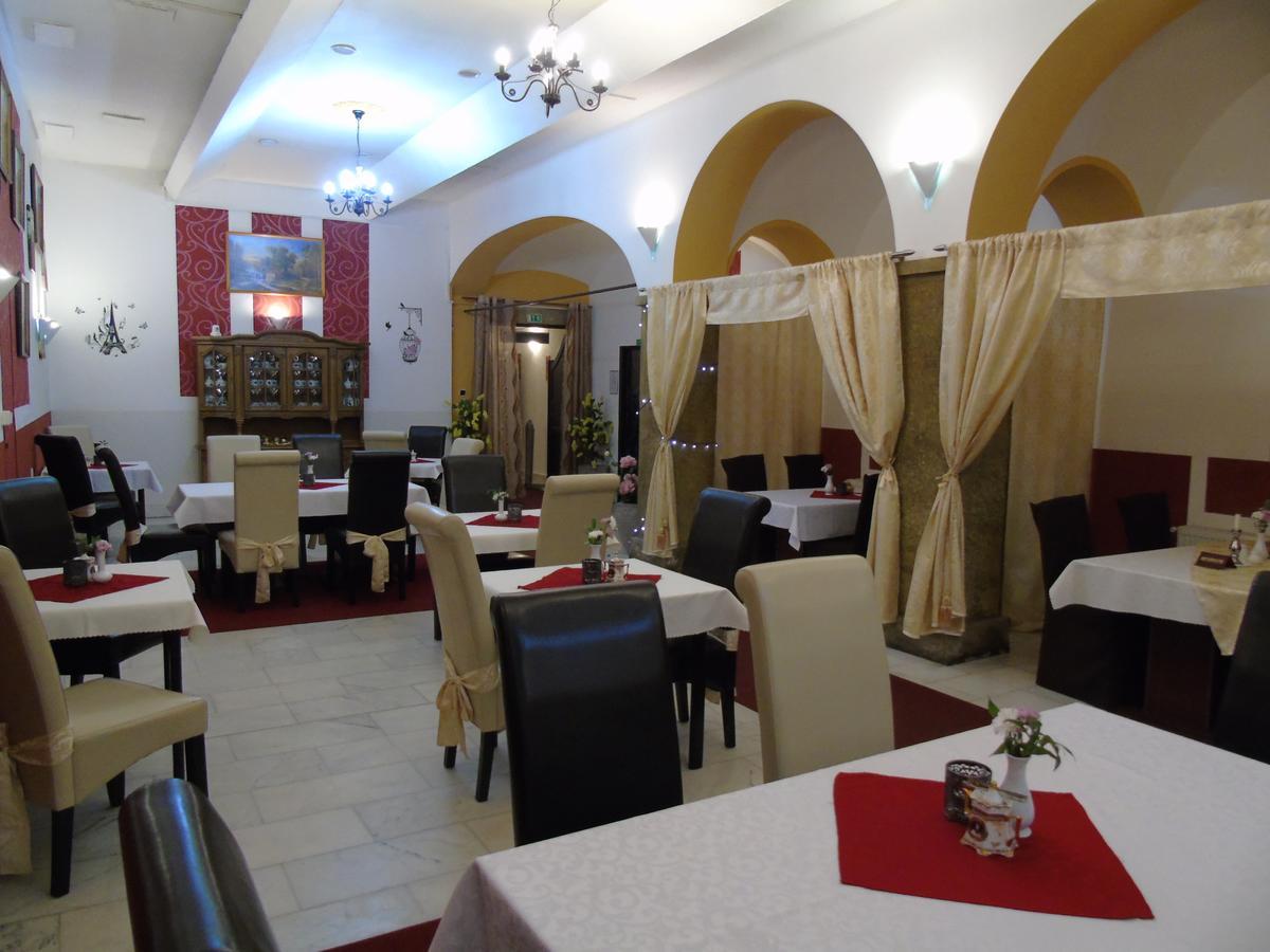 Gl Hotel Trutnov Eksteriør billede