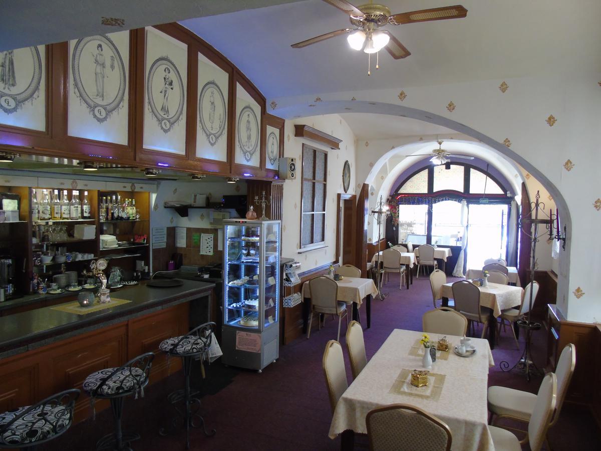 Gl Hotel Trutnov Eksteriør billede